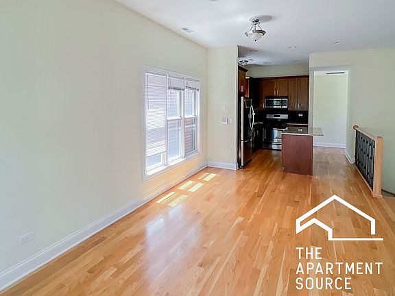 4th image of 2324 N Greenview Ave #3