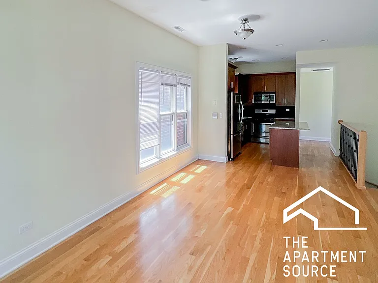 2324 N Greenview Ave #3 — Photo 4