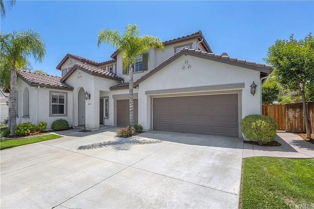 5 bed, 4.5 bath, 3354 sqft, $3,849 — Photo 3