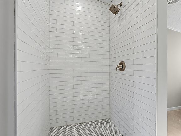 4th image of 5090 Fayette Corner Dr