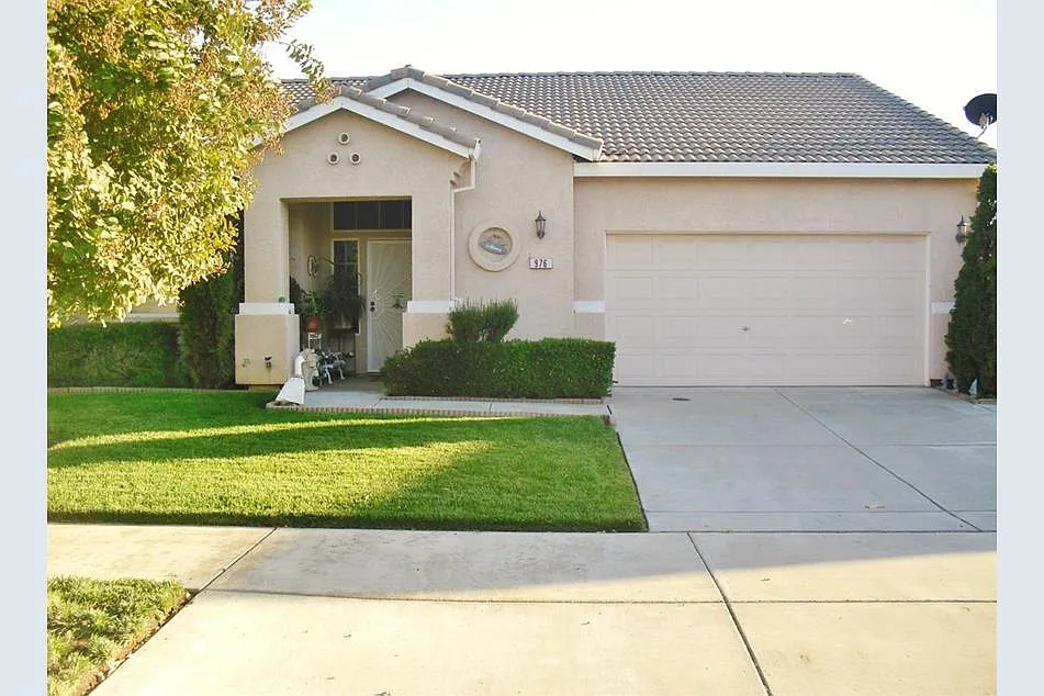 976 Tranquil Ln photo 1