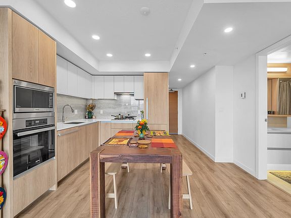 4th image of 8111 Park Rd #804