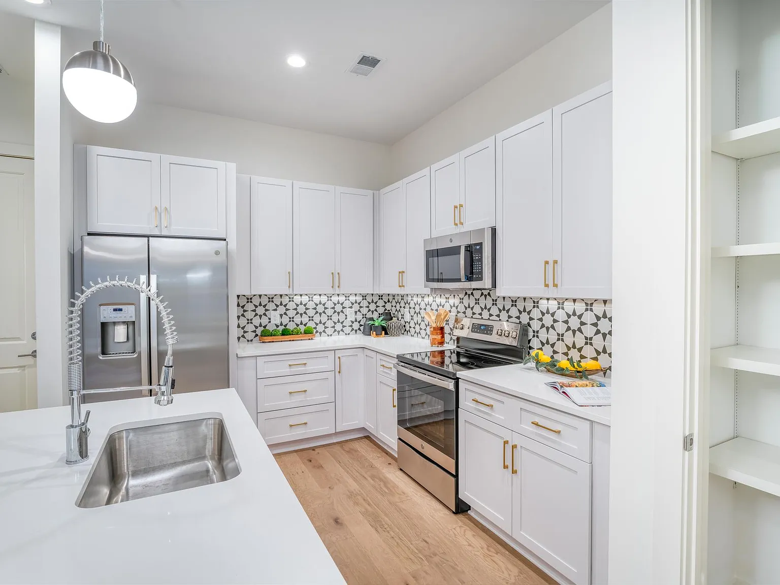 3 bed, 2.5 bath, 1736 sqft, $3,495 — Photo 2