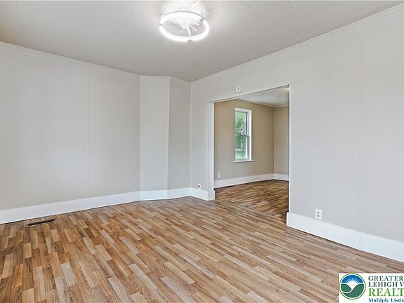 4th image of 949 Wyandotte St