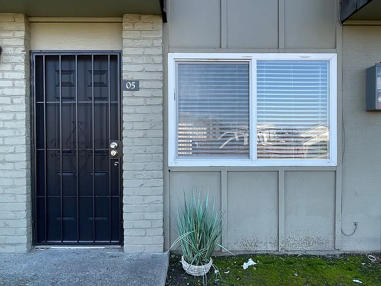764 E Swain Road — Photo 19