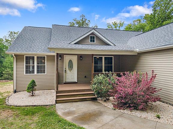 3rd image of 1255 Hickory Chase Ln