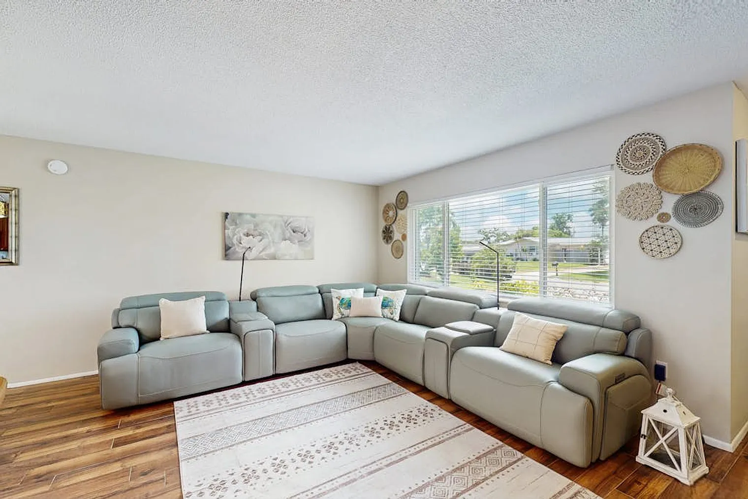 3 bed, 2.0 bath, 1442 sqft, $3,159 — Photo 1