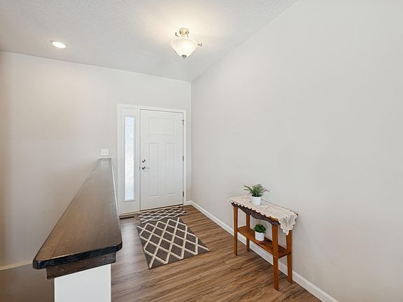 4th image of 580 Alaska Loop