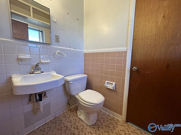 4th image of 2903 Bayless Dr SW