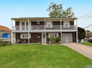 115 Venetian Blvd, Lindenhurst, NY 11757