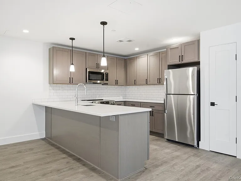 180 Deer Park Ave #301 — Photo 12