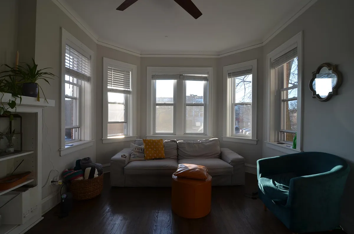Building Photo - 2815 N Harding Ave #1F