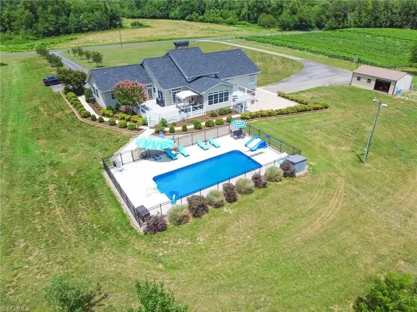 2726 Cedar Forest Rd, Ronda, NC 28670