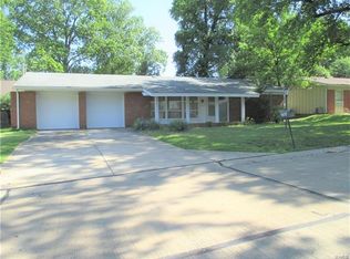 1563 Surf Side Dr, Saint Louis, MO 63138
