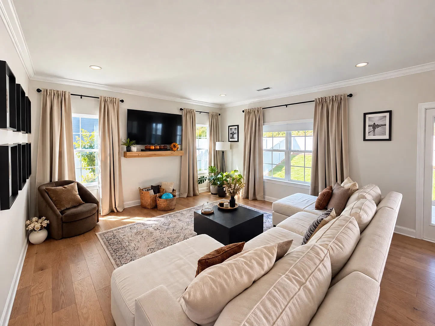 3 bed, 2.5 bath, 2502 sqft, $3,300 — Photo 2
