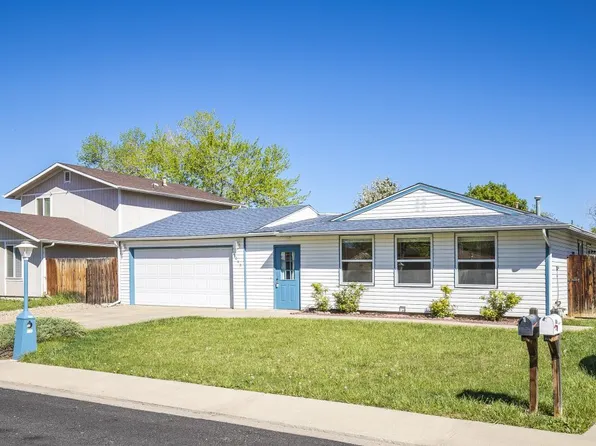 1045 Ponderosa Cir, Longmont, CO 80504