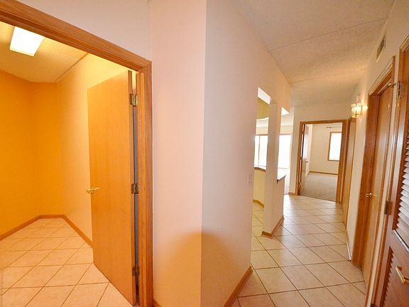 3rd image of 5555 N Cumberland Ave Unit 607