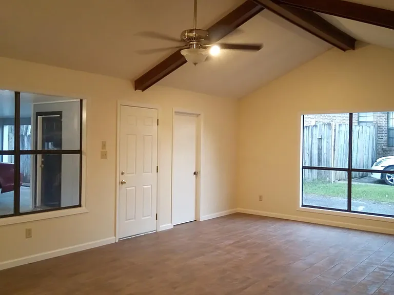 2220 Woodlea Dr W — Photo 16