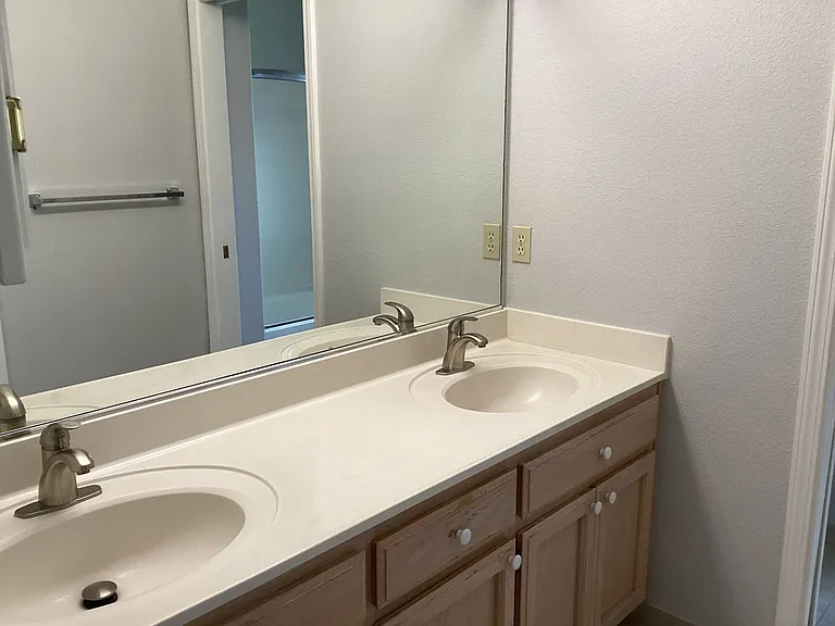 4521 Glimmer Ln — Photo 15