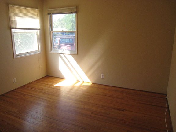 4th image of 827 S Anza St