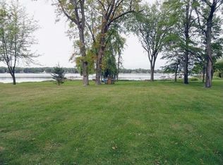 39402 Krueger Rd, Oconomowoc, WI 53066