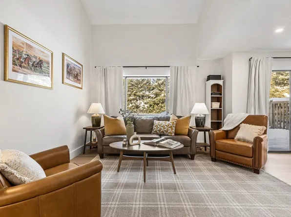 23 Tamarack Ln, Peabody, MA 01960