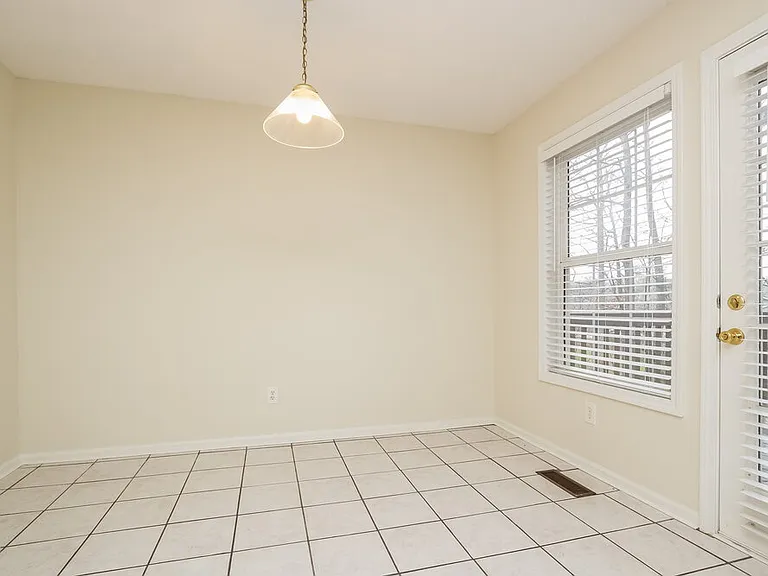 19 Eagle Point Ct — Photo 5