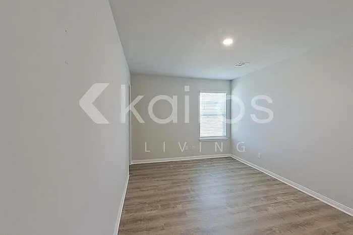 712 Saint James Pl — Photo 18