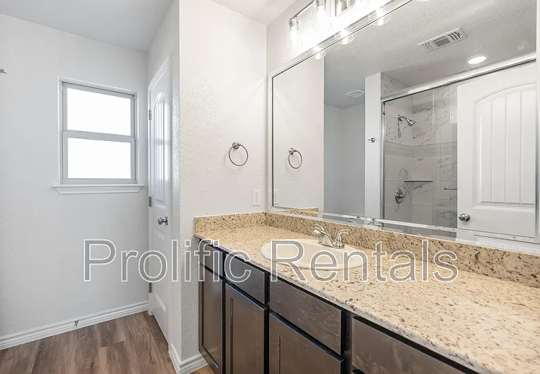 106 Logan Ct #B — Photo 17