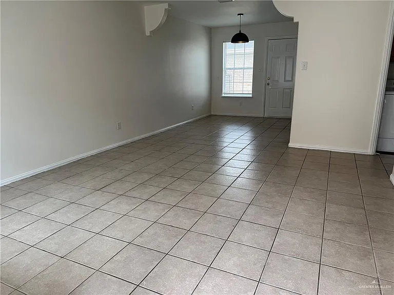 512 E Upas Ave #1 — Photo 4