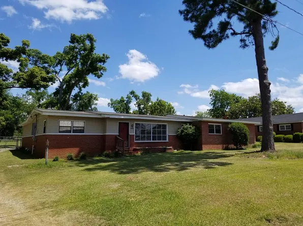 202 W Carr St, Colquitt, GA 39837