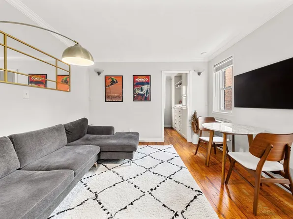 16 Canterbury Road #1E, Great Neck, NY 11021