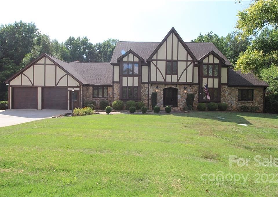 1st image of 229 Baymount Dr
