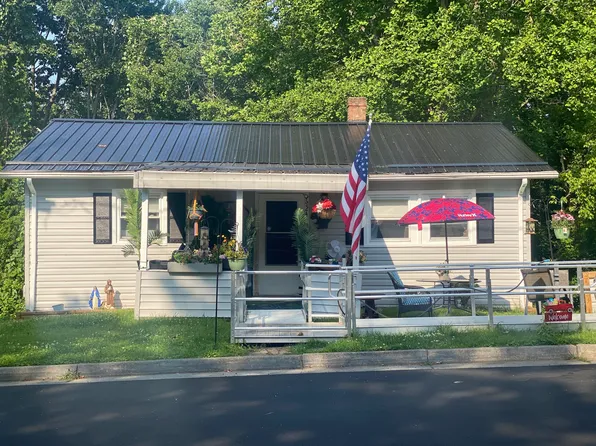 1224 Top St, Martinsville, VA 24112