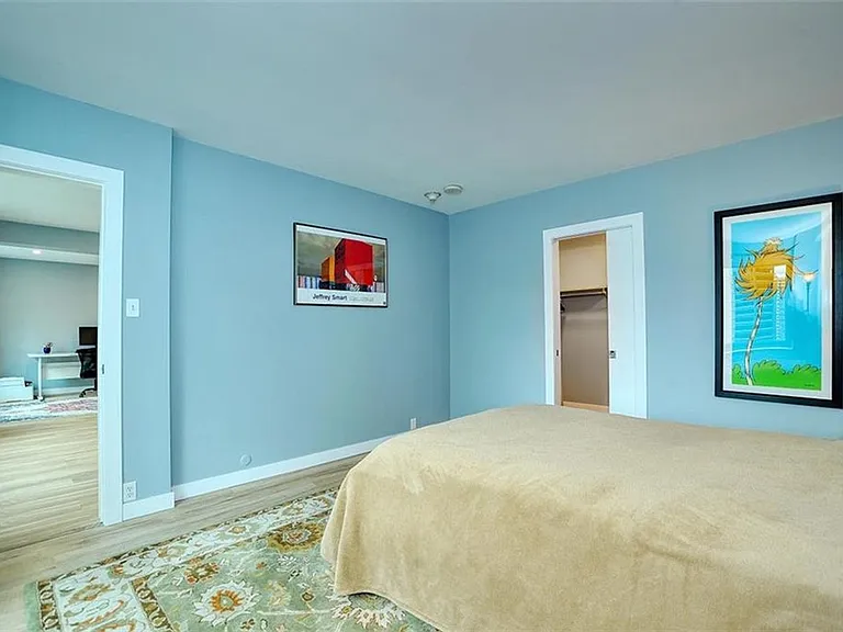 320 Fort Duquesne Blvd #12M — Photo 16