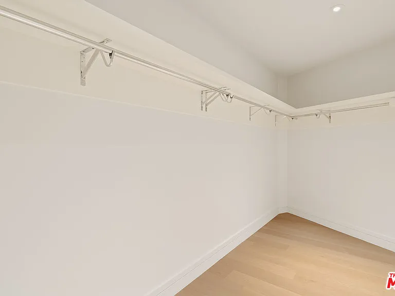 211 W Elm Ct #14B — Photo 10