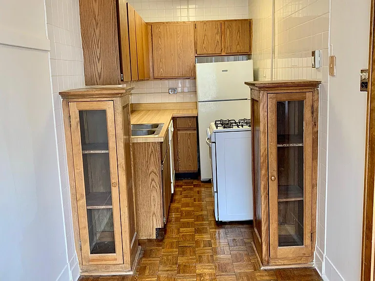 553 West Oakdale Avenue — Photo 30