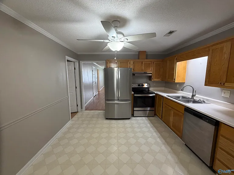 402 Pine St NW — Photo 11