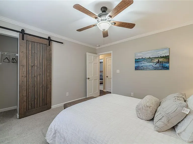 691 Harbor Cv — Photo 33