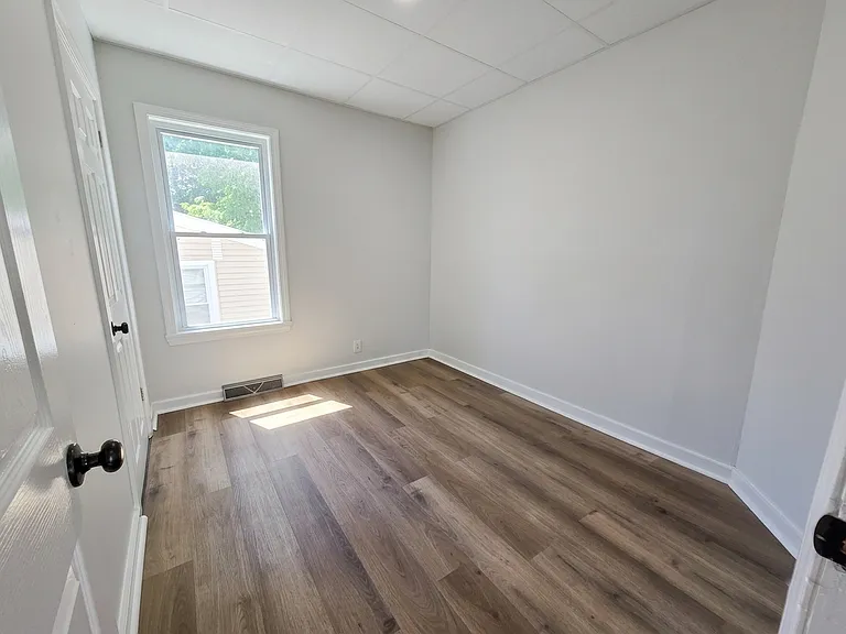 21-23 Dexter St #1 — Photo 10