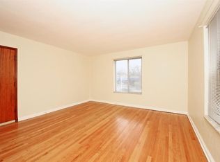 6933 Chippewa St, Saint Louis, MO 63109