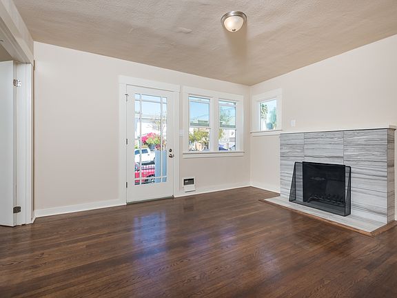 4th image of 2215 Lincoln Ave