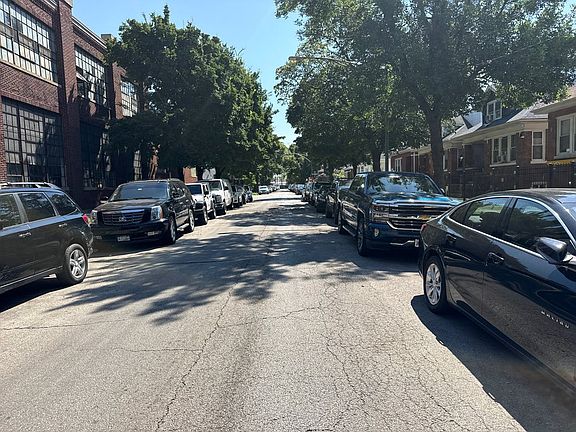 5th image of 4875 W Bloomingdale Ave