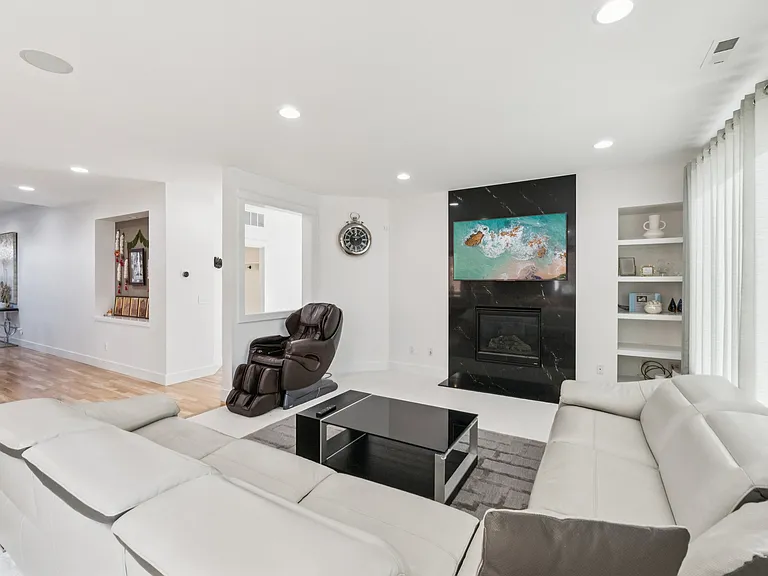 21011 SE 6th Pl — Photo 11
