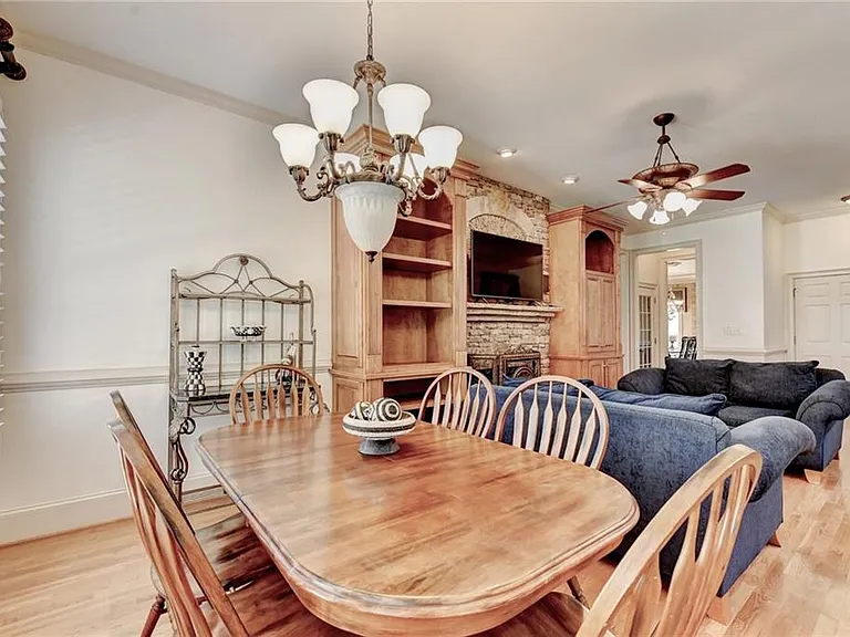 8910 Pinehurst Cv — Photo 44