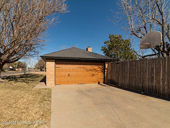 3rd image of 6709 Deer Park Dr
