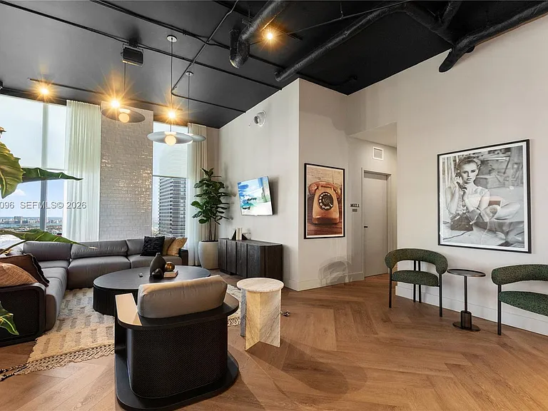 121 NE 5th St #510 — Photo 30