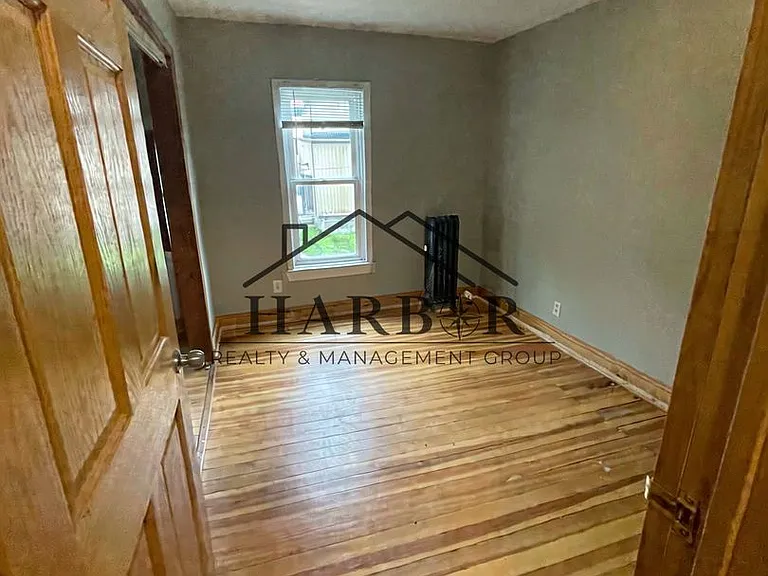 24 W Main St #5 — Photo 10