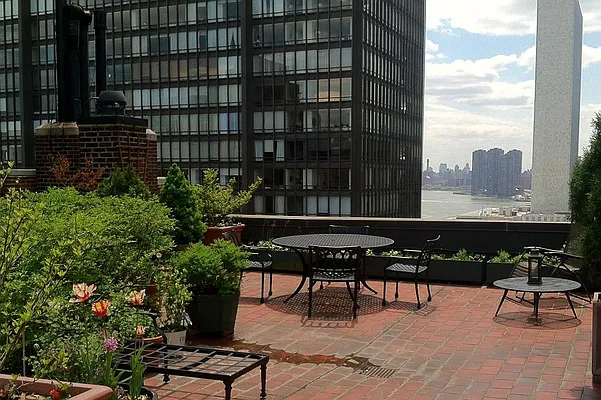 Sold by Corcoran | media 14