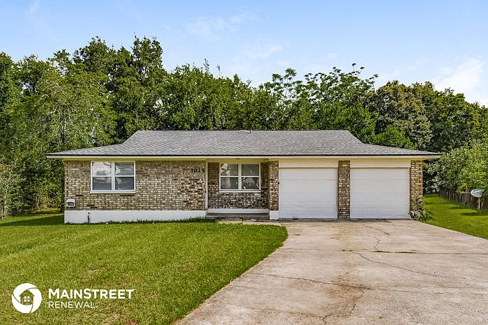 1st image of 1025 N Bluehill Dr